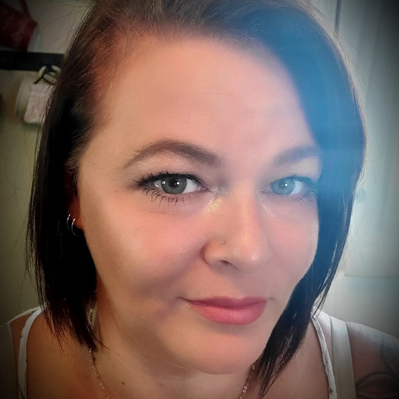 Meet your Posher, Kimberly - Picture 1 of 1